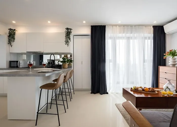 Modern 2br - Dorobanti View Apartment Bucharest